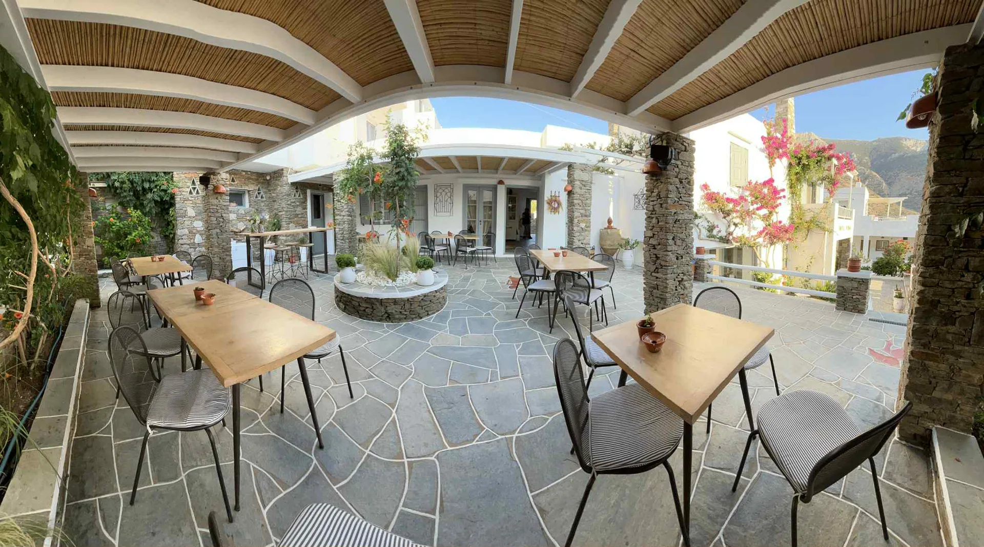 Dining and breakfast area